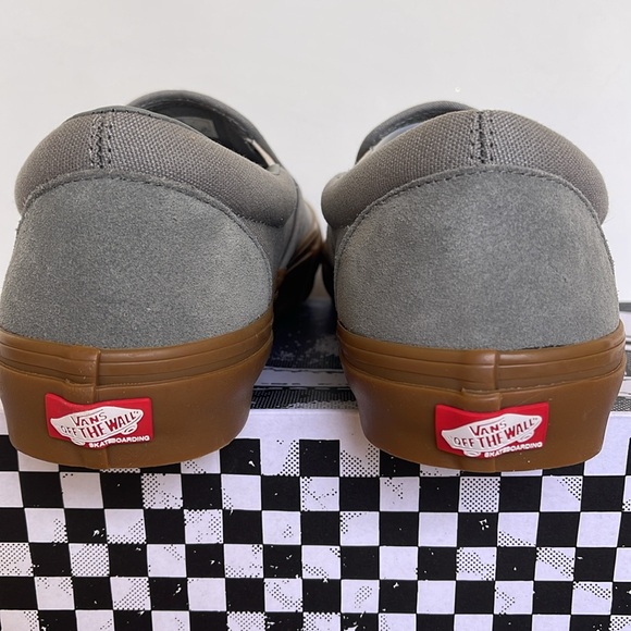 Vans WMNS Skate Slip-On Grey/Gum
VN0A5FCAN3Z
Sneakers - Picture 13 of 16